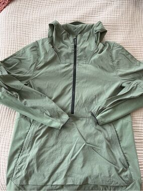 lululemon athletica Lightweight Hooded Shirt Jacket in Sage Green